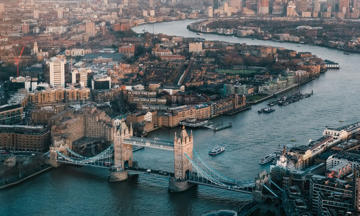 Αναπνέει καλύτερα το Λονδίνο – Ιστορική νίκη στην καταπολέμηση της ατμοσφαιρικής ρύπανσης