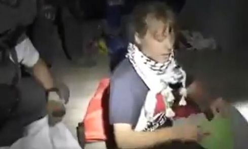 Καταγγελία Τούρκου δημοσιογράφου: «Η Γκρέτα αναγκάστηκε να φιλήσει την ισραηλινή σημαία»