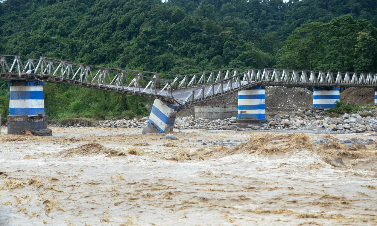 Ινδία: Φονικές πλημμύρες και κατολισθήσεις – Στους 24 οι νεκροί – Δείτε βίντεο