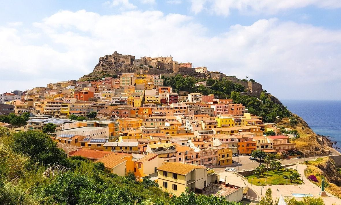 Η Σαρδηνία «πεθαίνει»: Μετρητά, σπίτια με 1 ευρώ και κίνητρα για να αναστηθούν τα χωριά της