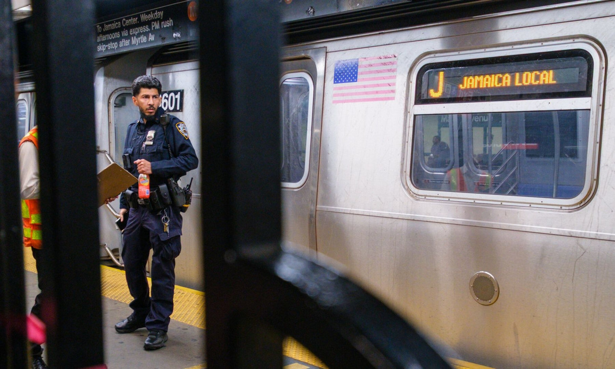 Νέα φονική τάση στο διαδίκτυο: Παιδιά σερφάρουν πάνω στα βαγόνια του Μετρό – Δύο νεκρές κοπέλες