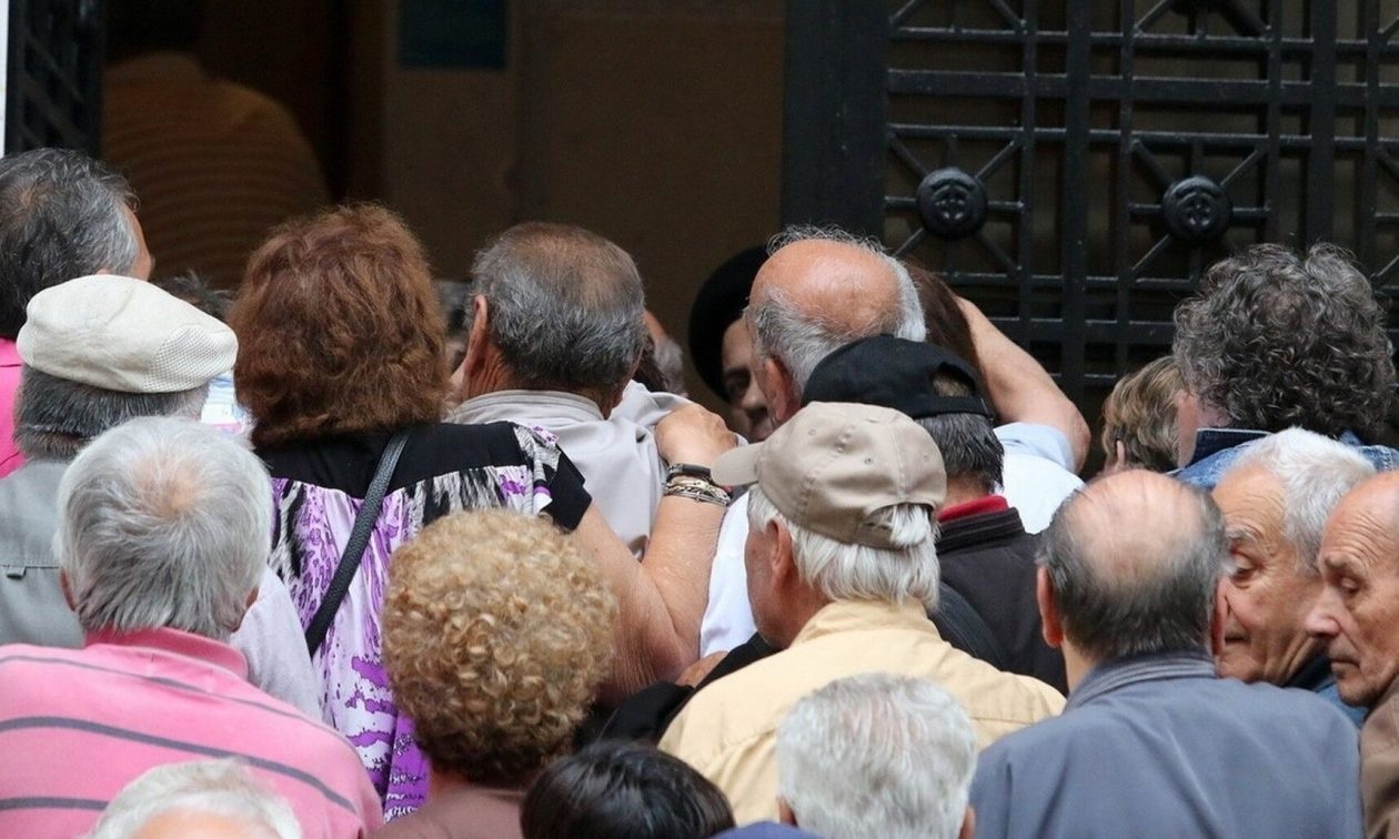 Συντάξεις: Τα δύο σενάρια για την αύξηση στα όρια ηλικίας