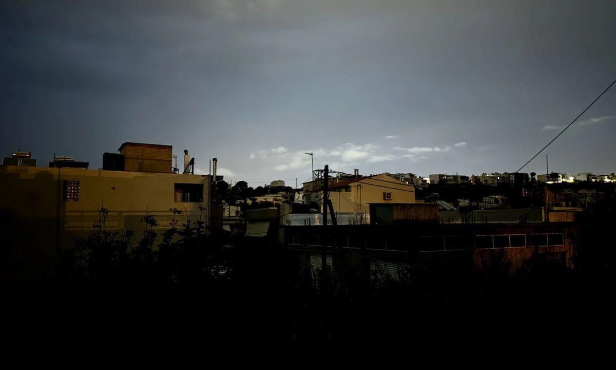 Μπλακ άουτ σε πολλές περιοχές του Ηρακλείου: Νύχτα θρίλερ με διακοπές ρεύματος και εκρήξεις