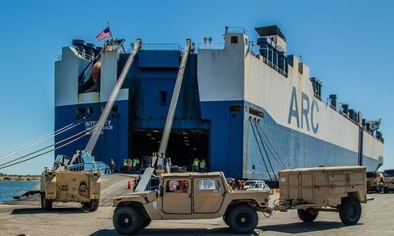 Στην Αλεξανδρόπουλη το αμερικανικό μεταγωγικό «ARC Commitment» – Ξεφόρτωσε ελικόπτερα και οχήματα