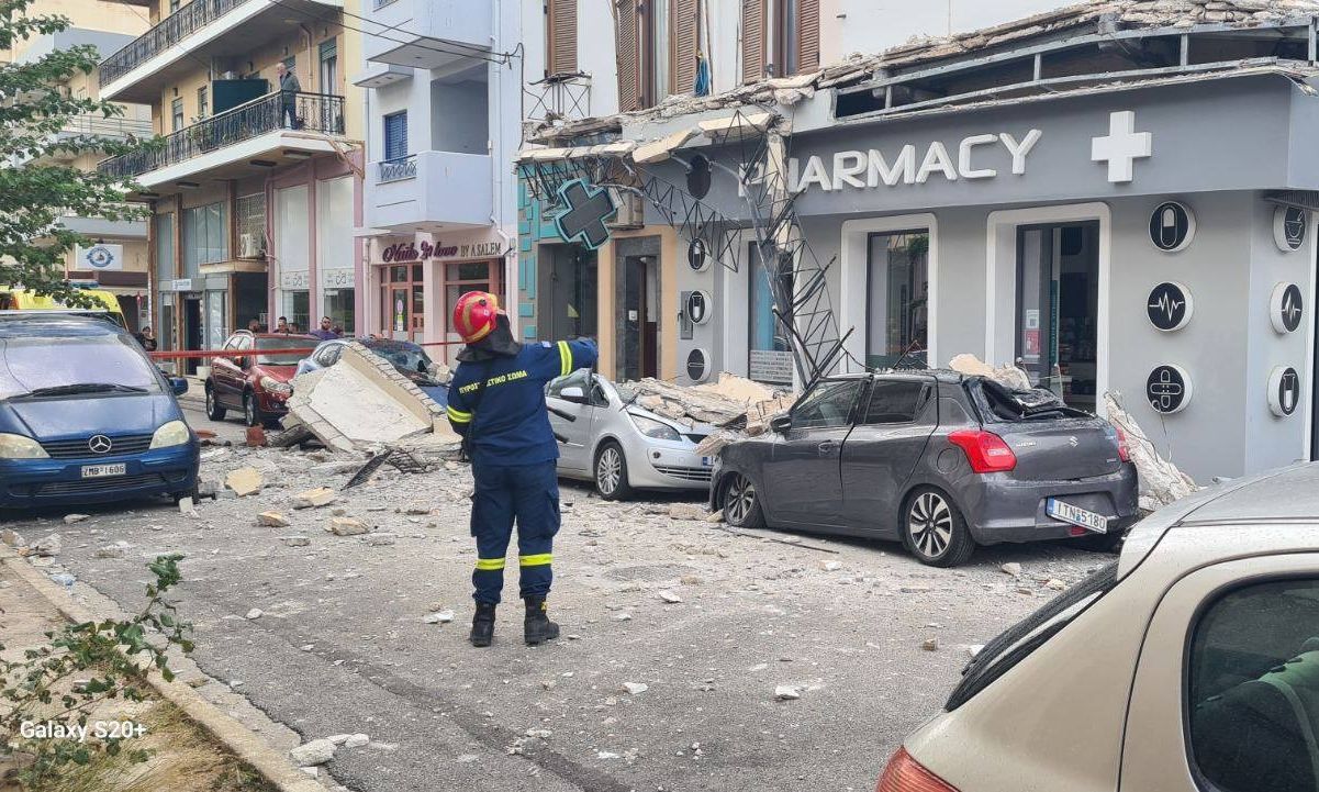 Λαύριο: Κατέρρευσε μπαλκόνι από σπίτι – «Άκουσα έναν μεγάλο θόρυβο», λέει κάτοικος στο Νewsbomb