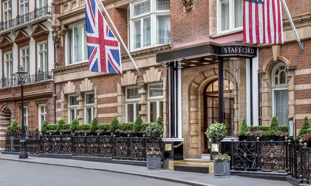 The Stafford London: Το πολυτελές ξενοδοχείο με το υπόγειο πέρασμα στο παλάτι του Αγίου Ιακώβου