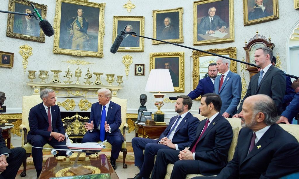 Τραμπ σε Καναδό πρωθυπουργό: «Μας γ@@@νε με τους δασμούς, κι εσείς και οι Ευρωπαίοι»