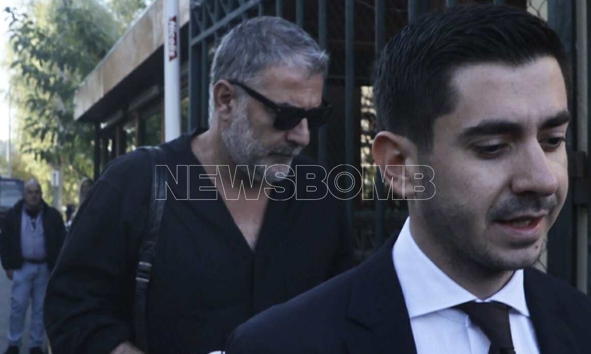 Βασίλης Μπισμπίκης: Στην Ευελπίδων ο ηθοποιός για να δικαστεί για το τροχαίο που προκάλεσε