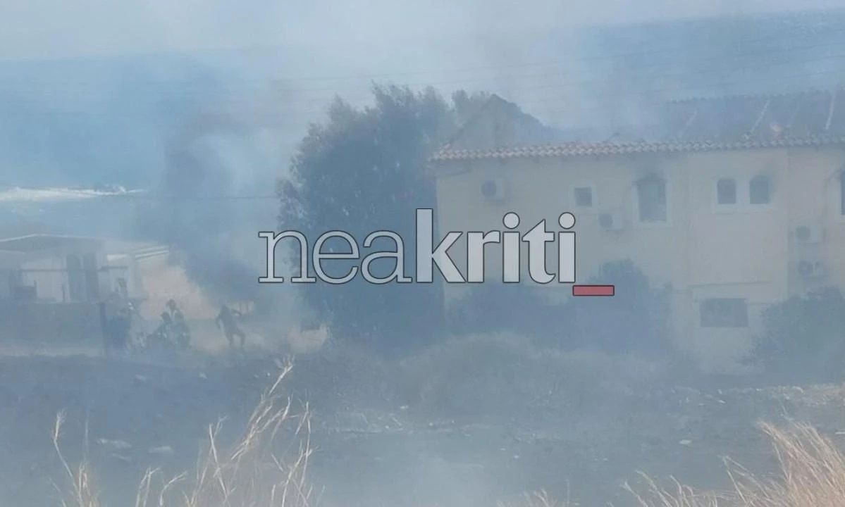 Ηράκλειο: Στάχτη ενοικιαζόμενα δωμάτια και ταβέρνα στον Λέντα – Οι κάτοικοι έσβησαν την πυρκαγιά