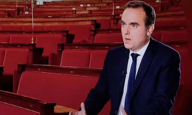 Γαλλία – Λεκορνί: «Εντός των επόμενων 48 ωρών» μπορεί να έχουμε πρωθυπουργό