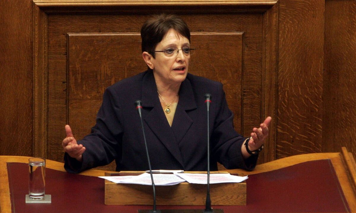 Στο νοσοκομείο η Αλέκα Παπαρήγα – Το «ευχαριστώ» στους θεράποντες ιατρούς