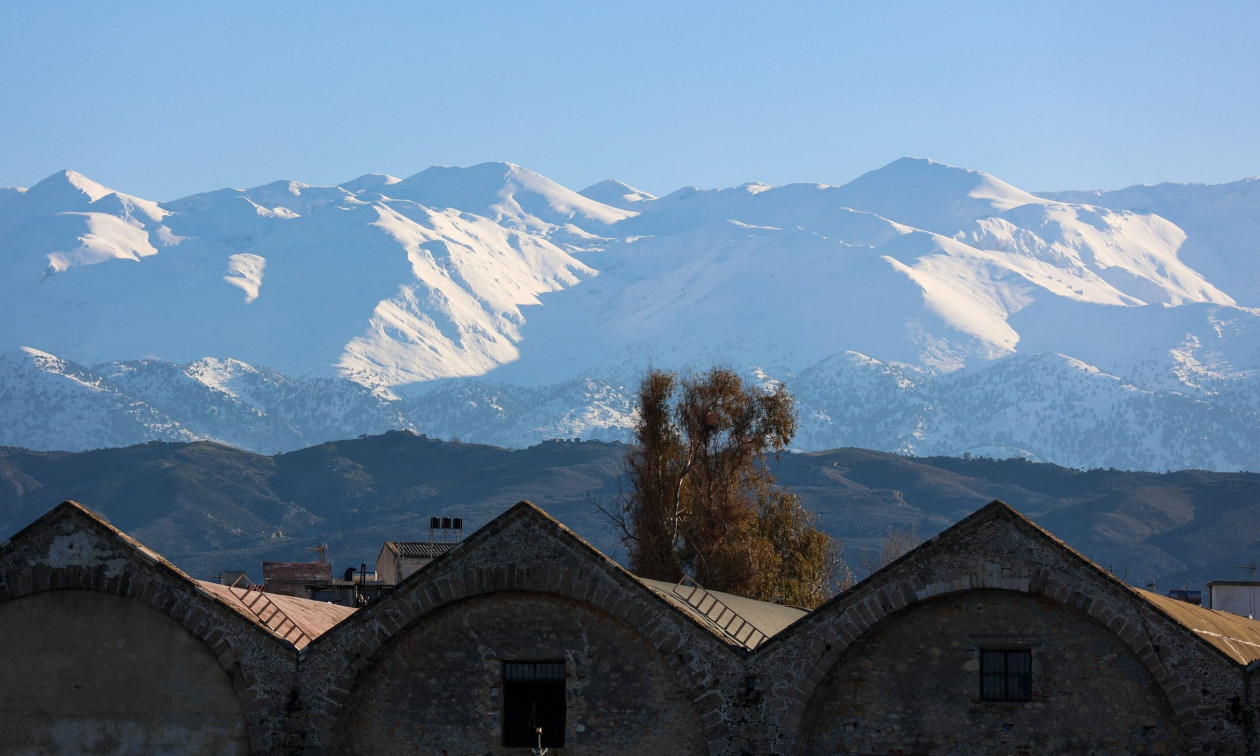 Η άφιξη του χειμώνα: Τα πρώτα χιόνια κάλυψαν τις κορυφές των βουνών της Κρήτης