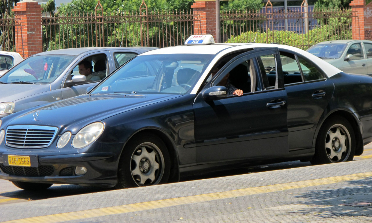 Θεσσαλονίκη: Τρόμος για οδηγό ταξί – 35χρονος τον απείλησε με σύριγγα και τον λήστεψε