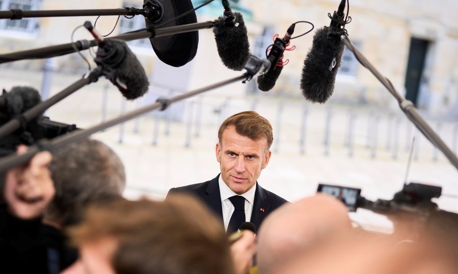 Αντιδράσεις για την απόφαση Μακρόν να διατηρήσει τον Λεκορνί στην πρωθυπουργία