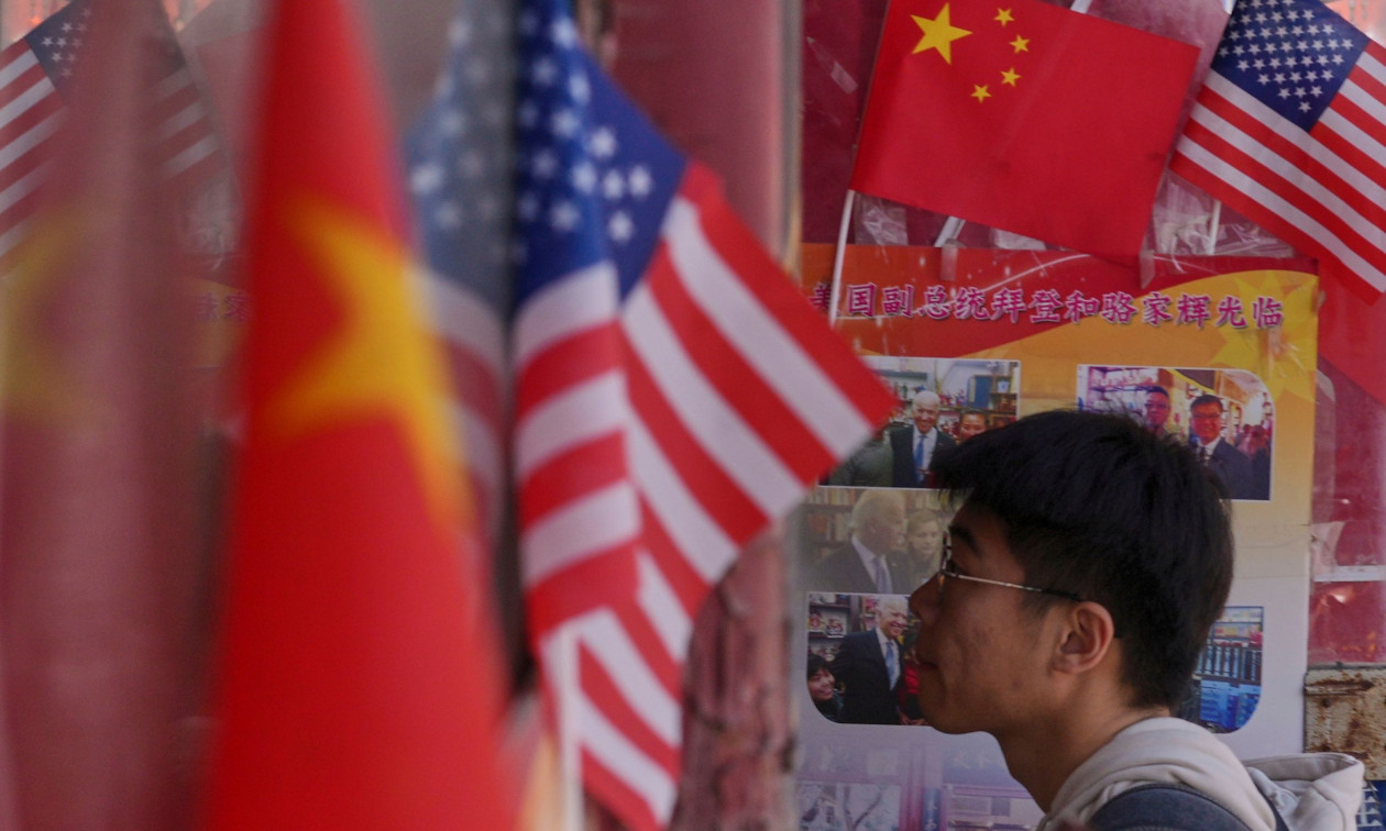 ΗΠΑ: Σε νέα φάση εμπορικός πόλεμος με την Κίνα – Τι ανακοίνωσε ο Τραμπ και πόσο θα φτάσουν οι δασμοί