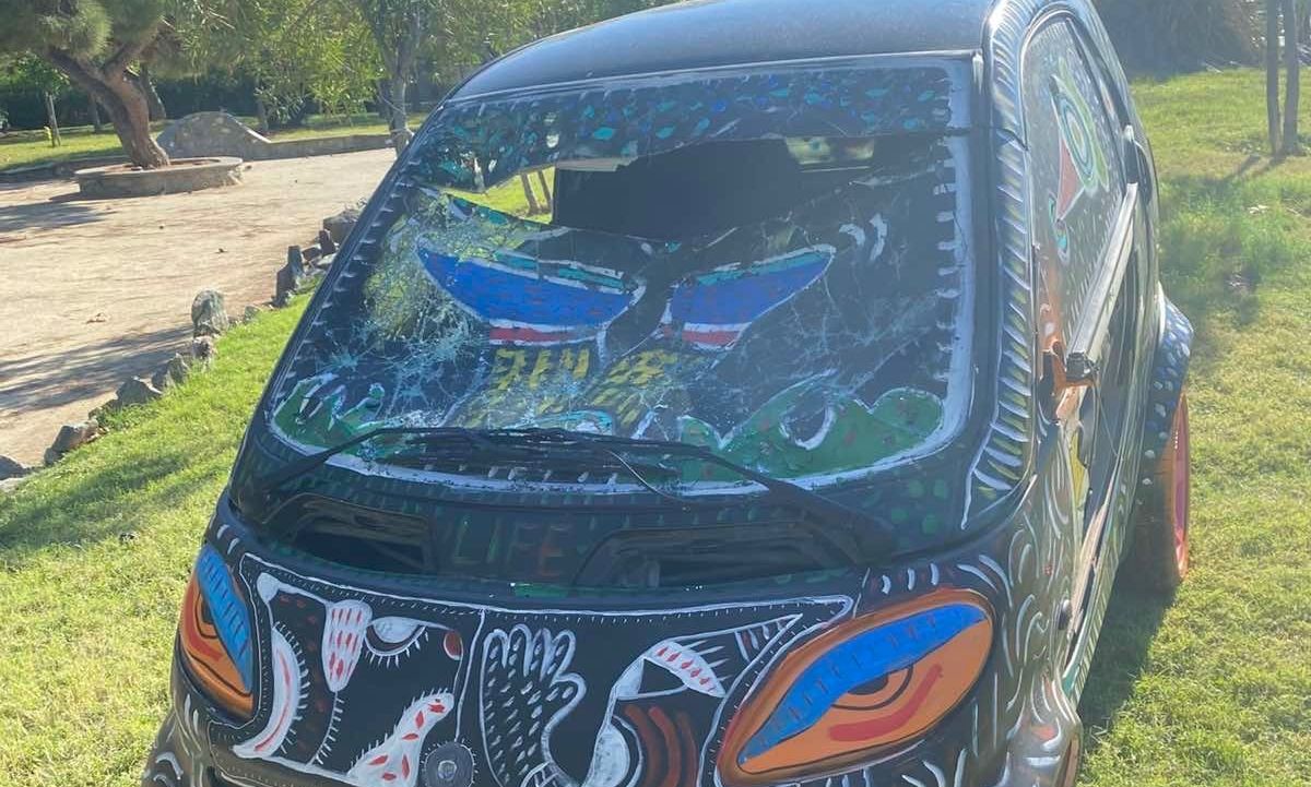 Θεσσαλονίκη: Στόχος βανδάλων έγινε το αυτοκίνητο-έργο τέχνης στη νέα παραλία – Φωτογραφίες