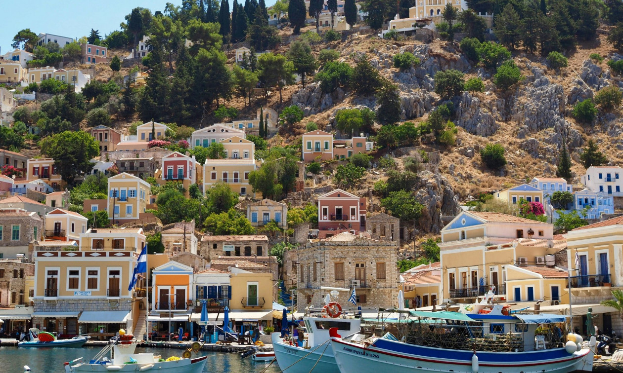 Την επιβολή ημερήσιου «εισητηρίου» σε τουρίστες διεκδικούν 34 νησιά