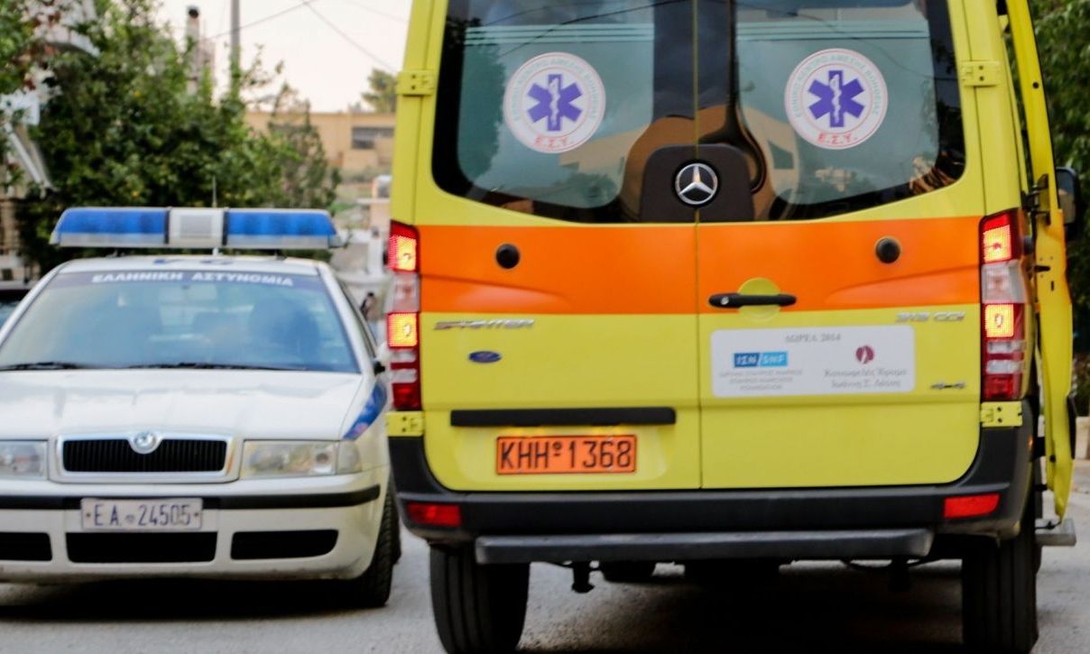 Σφοδρή σύγκρουση αυτοκινήτων στην Εύβοια: Απεγκλωβίστηκε τραυματισμένος ένας άντρας