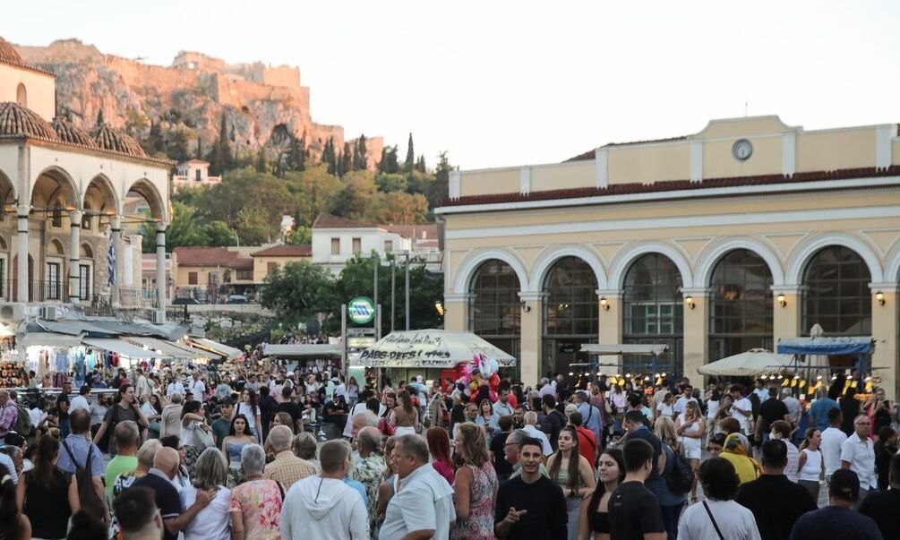 Δύο συλλήψεις στο Μοναστηράκι – Άρπαξαν αλυσίδα λαιμού από 18χρονο στον σταθμό του Μετρό