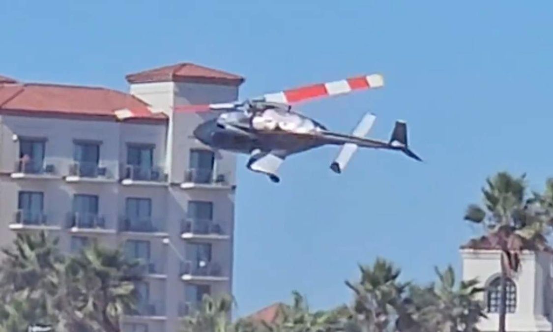 Η στιγμή της πτώσης ελικοπτέρου στην Καλιφόρνια δίπλα σε παραλία – Βίντεο