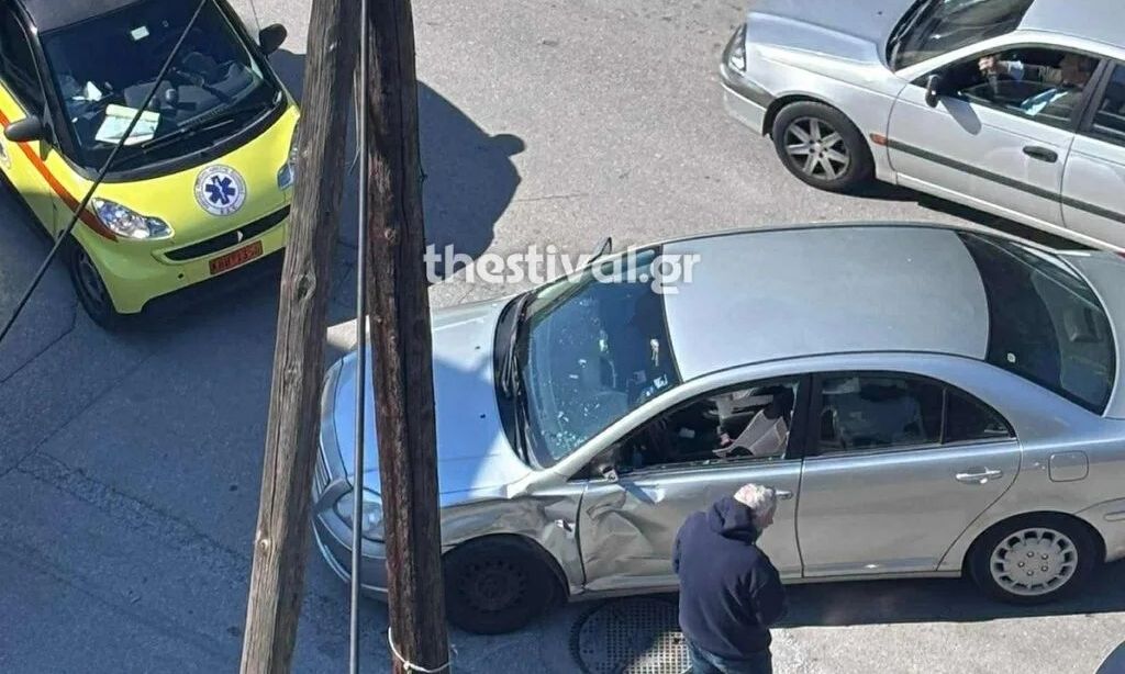 Θεσσαλονίκη: Αυτοκίνητο συγκρούστηκε με μοτοσικλέτα – Ένας τραυματίας – Βίντεο και φωτογραφίες