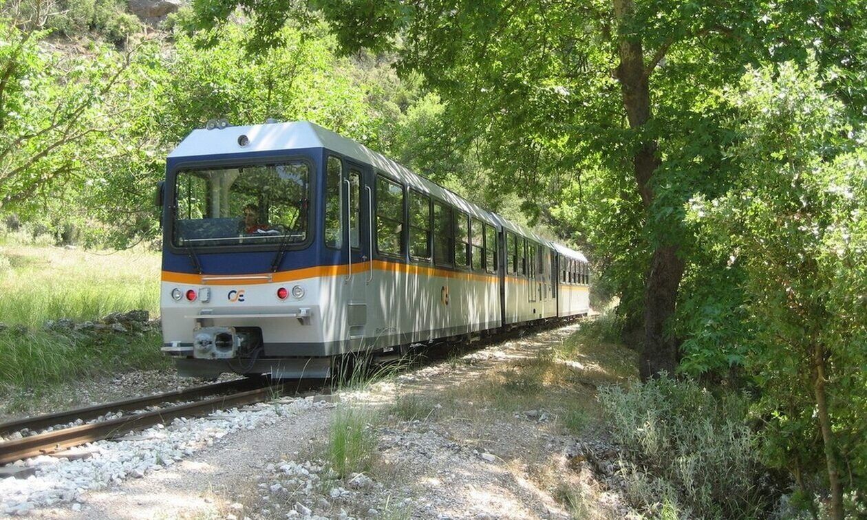 Οδοντωτός: Εγκλωβισμένοι για αρκετές ώρες 101 επιβάτες – Επέμβαση της ΕΜΑΚ – Εικόνες