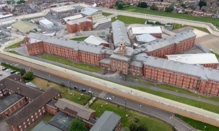 Μέσα στην «Έπαυλη των Τεράτων» – Η φυλακή με τους «διάσημους» κρατούμενους και το γυάλινο κελί