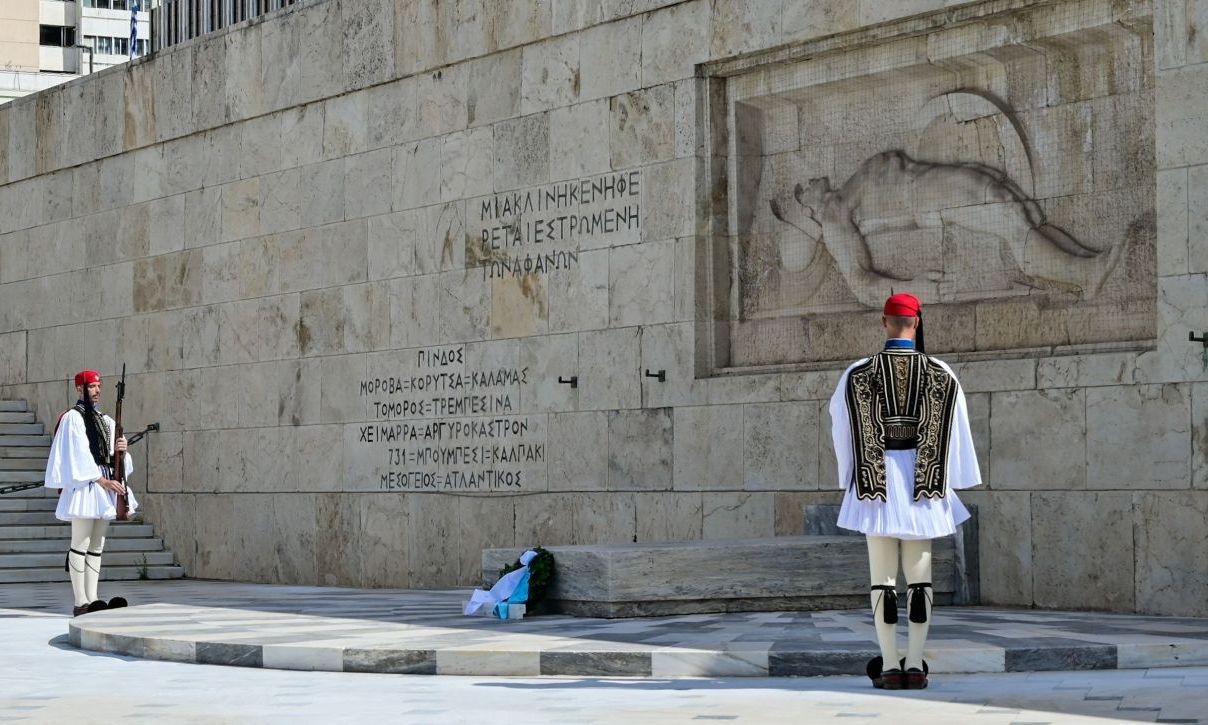 Χατζηδάκης: Τα μνημεία των ηρώων δεν είναι χώροι για διαμαρτυρίες