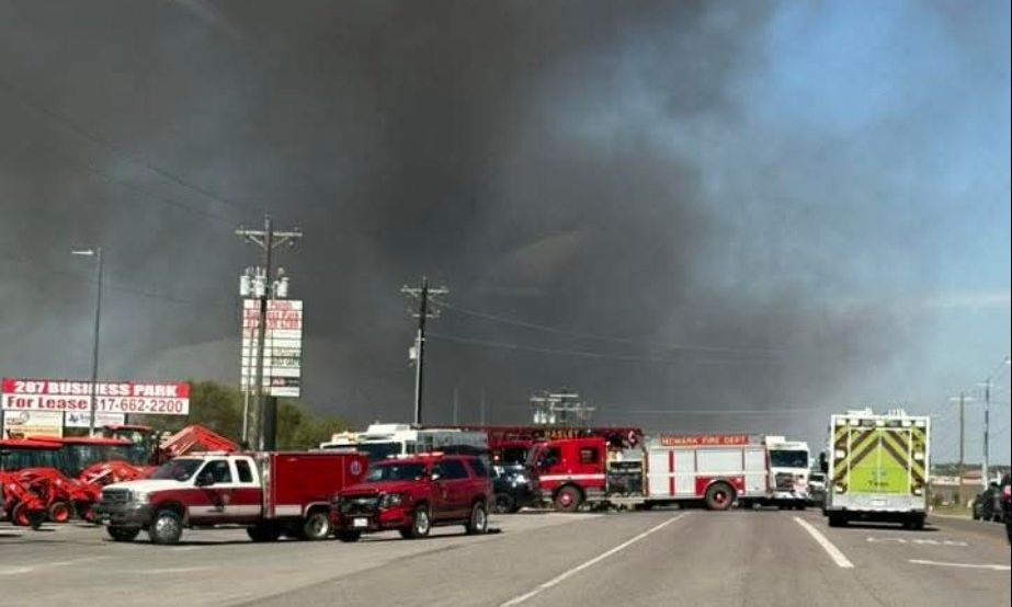 Συναγερμός στο Τέξας: Αεροσκάφος συνετρίβη σε αυτοκινητόδρομο – Βίντεο
