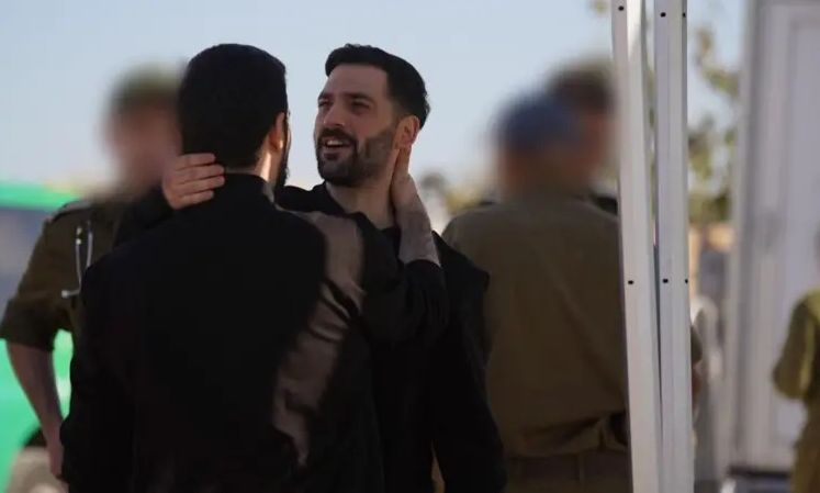 Ισραήλ: Οι πρώτες εικόνες ομήρων που απελευθερώθηκαν από τη Χαμάς