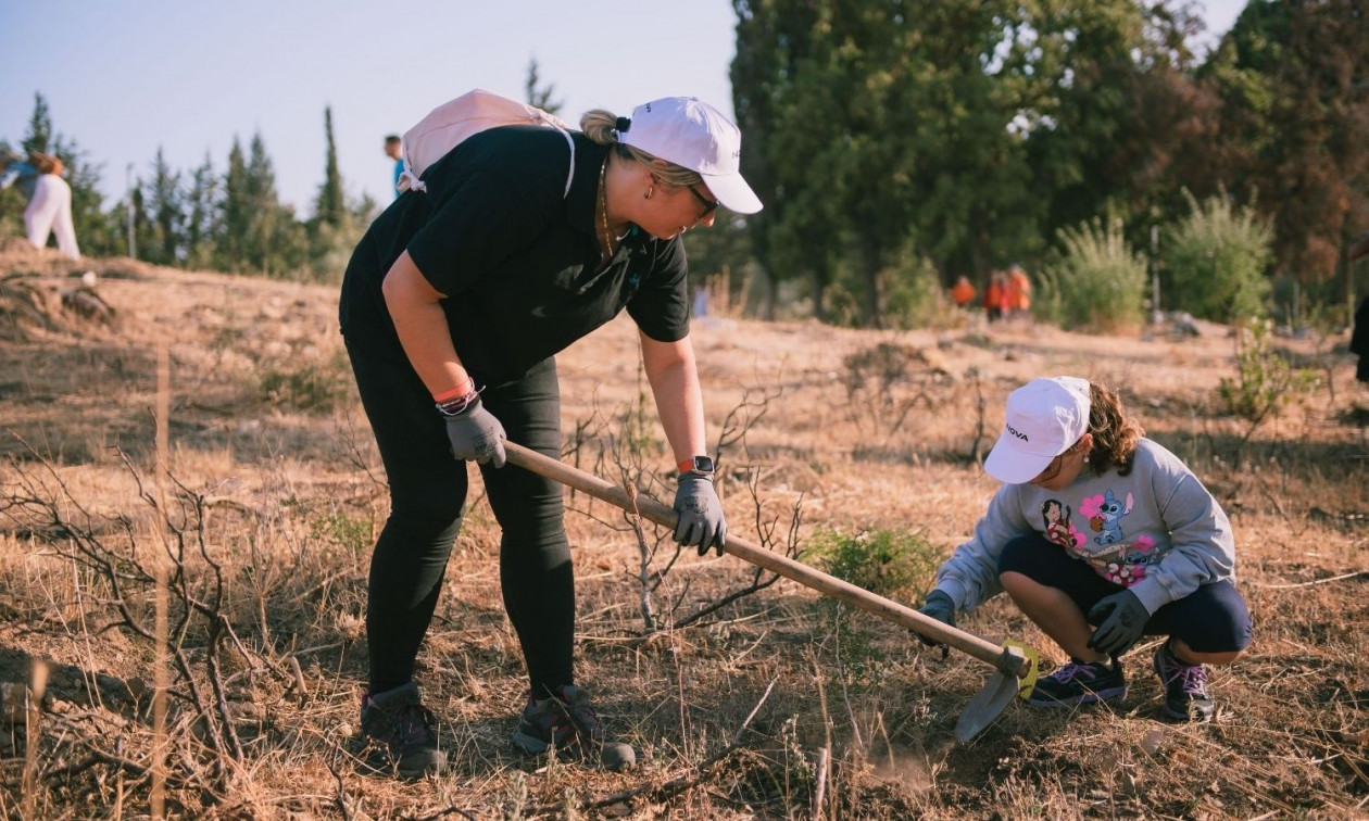 Η ομάδα της Nova πραγματοποίησε νέα περιβαλλοντική εθελοντική δράση στην Ιερά Μονή Πεντέλης