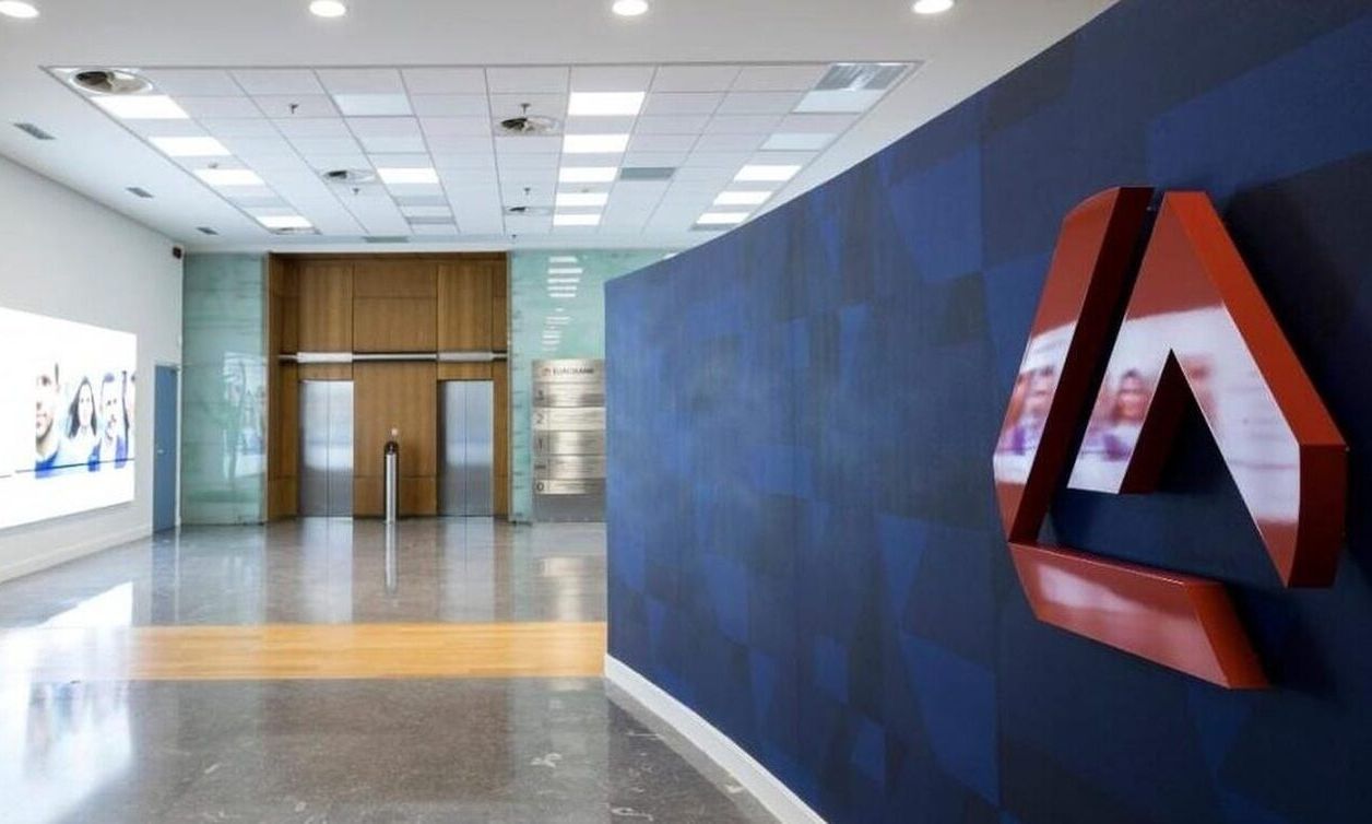 Νέο τοπίο στην ασφαλιστική αγορά: Η Eurobank αποκτά την Eurolife Life από τη Fairfax