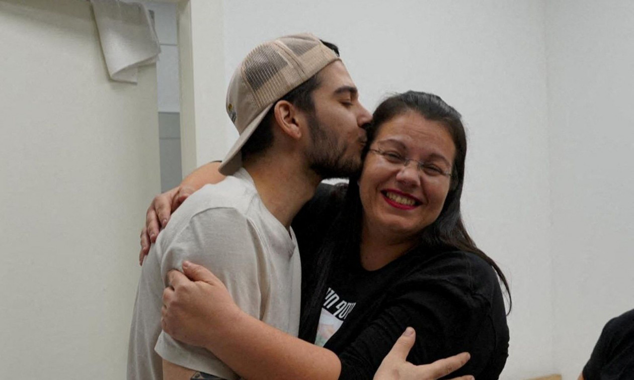 Συγκίνηση σε όλο τον πλανήτη από την επανένωση των ομήρων με τις οικογένειές τους – Εικόνες, βίντεο