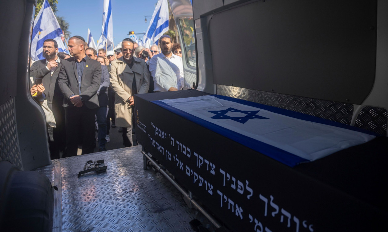 Παραδόθηκαν οι πρώτες δύο σοροί ομήρων στο Ισραήλ – Τι αναφέρει ο Ερυθρός Σταυρός