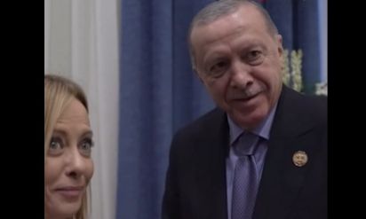 Ερντογάν σε Μελόνι ενώπιον του Μακρόν: Φαίνεσαι καλή! Αλλά πρέπει να κόψεις το κάπνισμα