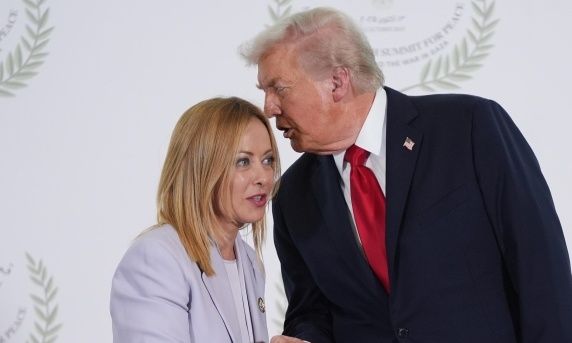 Αίγυπτος –  Viral τα δις κοπλιμέντα Τραμπ και Ερντογάν στη Μελόνι – Εκθείασαν την ομορφιά της