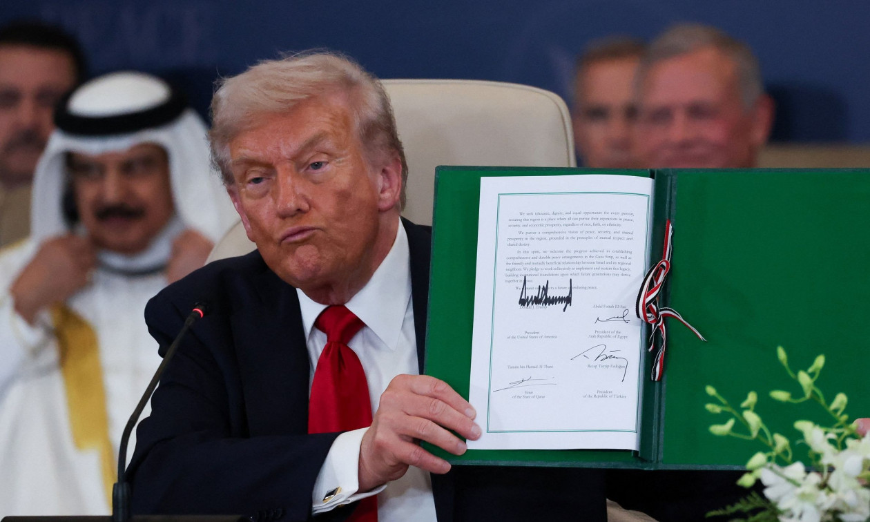 Νew York Times: Ο Τραμπ κάνει τον γύρο του θριάμβου, αλλά αποφεύγει τις ερωτήσεις για τη συνέχεια