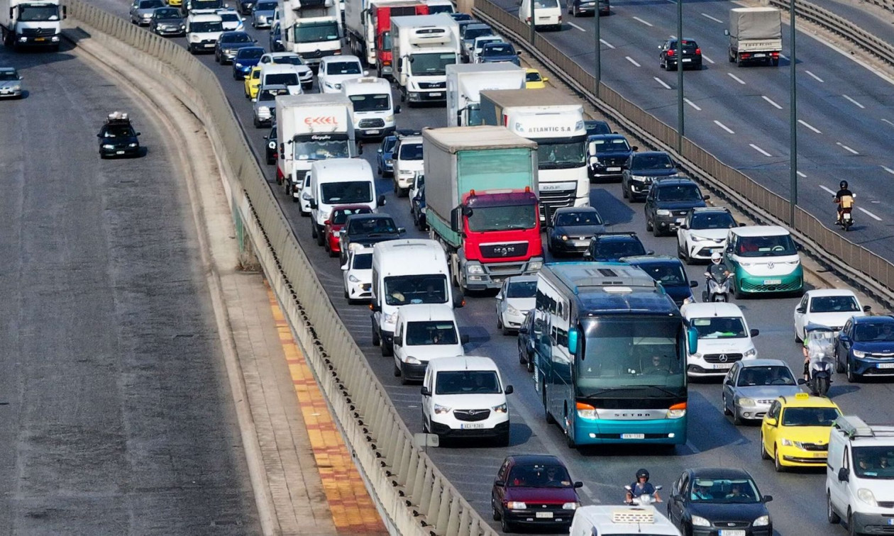 Κίνηση τώρα: «Ασφυκτιούν» Κηφισός, Μεσογείων και Κηφισίας – Καθυστερήσεις 25′ στην Αττική Οδό