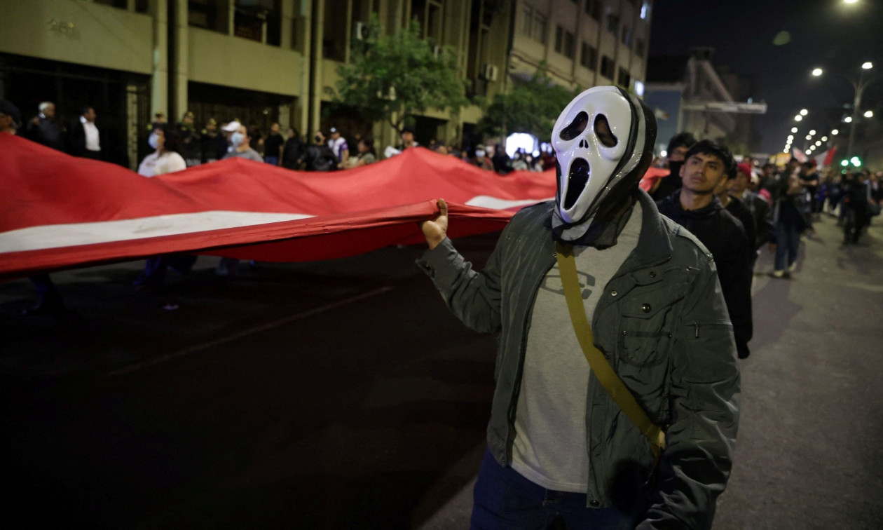 Bloomberg για Gen Z: Επαναστάτες με αιτία που έχουν κουραστεί από τους ηγέτες που τους απογοητεύουν