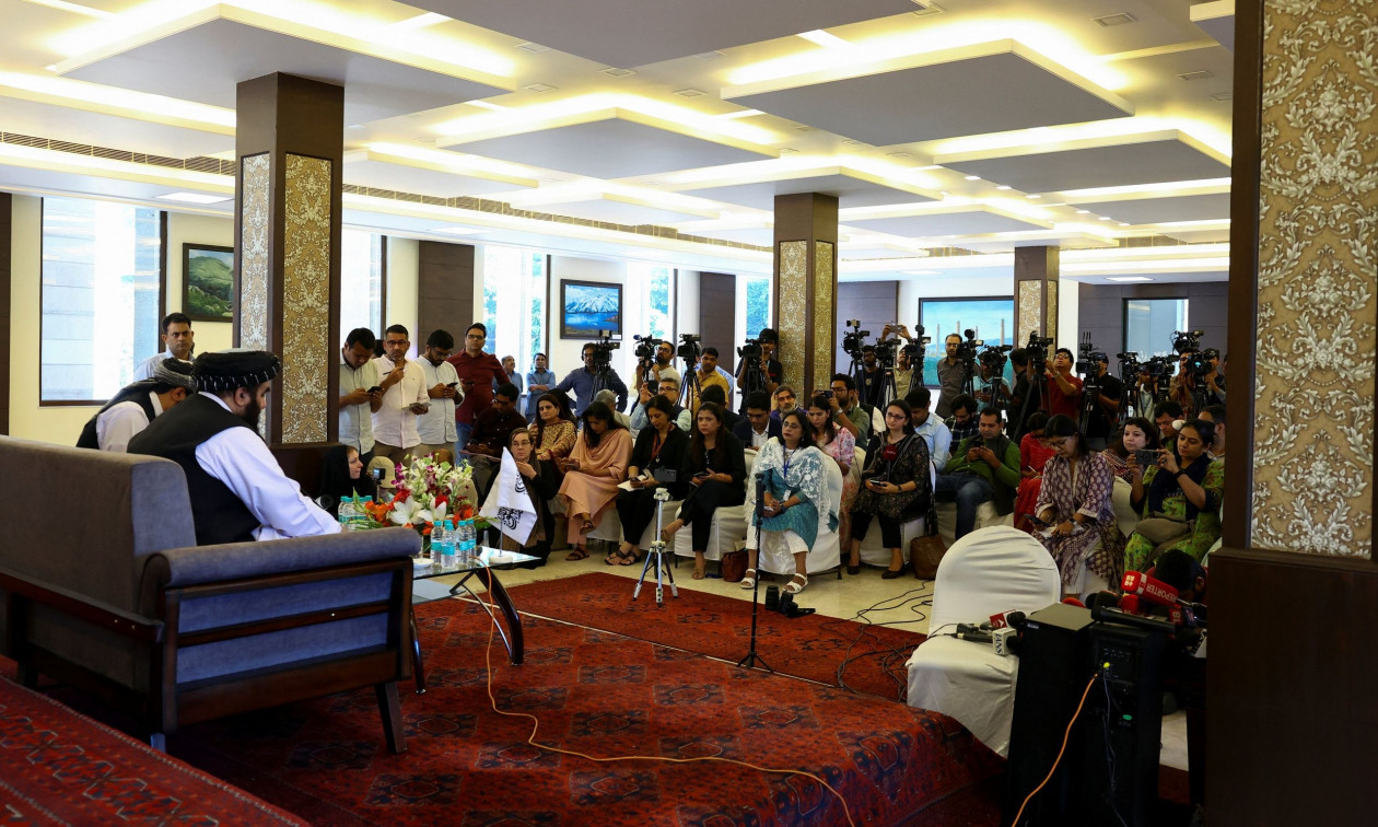 Υπουργός των Ταλιμπάν ήρθε αντιμέτωπος με γυναίκες δημοσιογράφους στην Ινδία