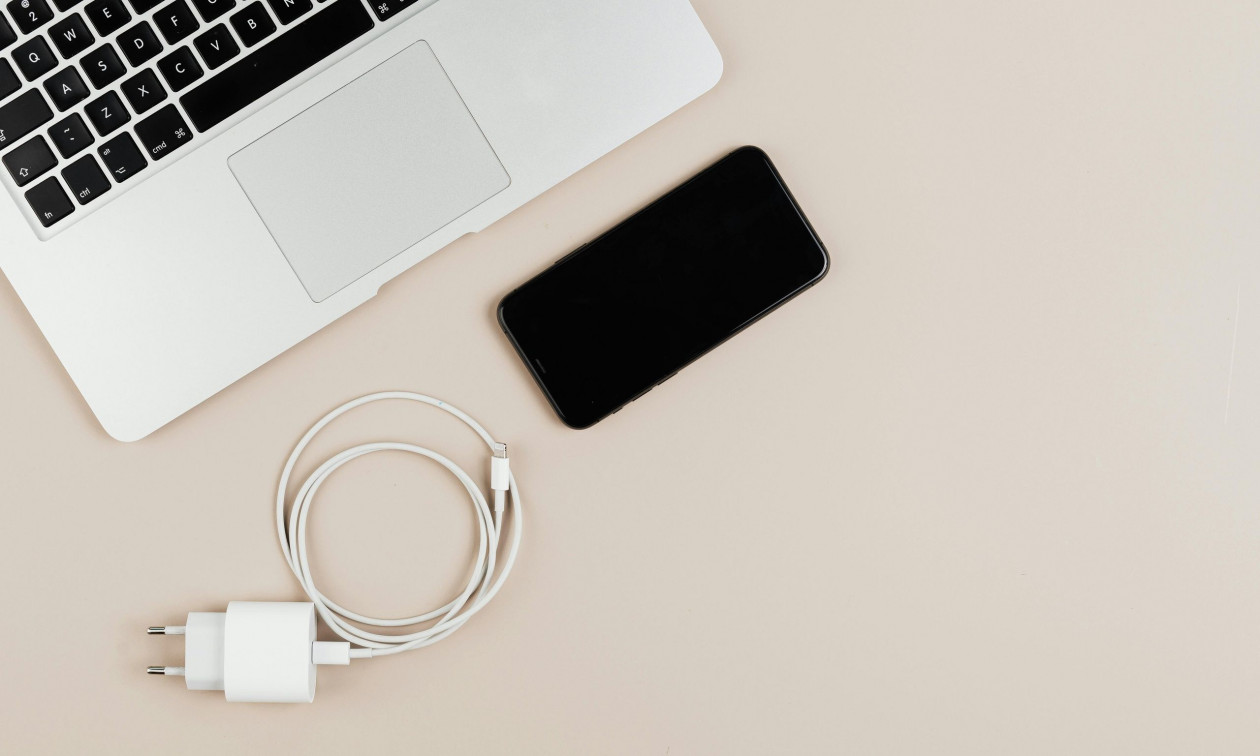 Βόλος: Φωτιά σε αυλή σπιτιού μετά από βραχυκύκλωμα φορτιστή κινητού τηλεφώνου