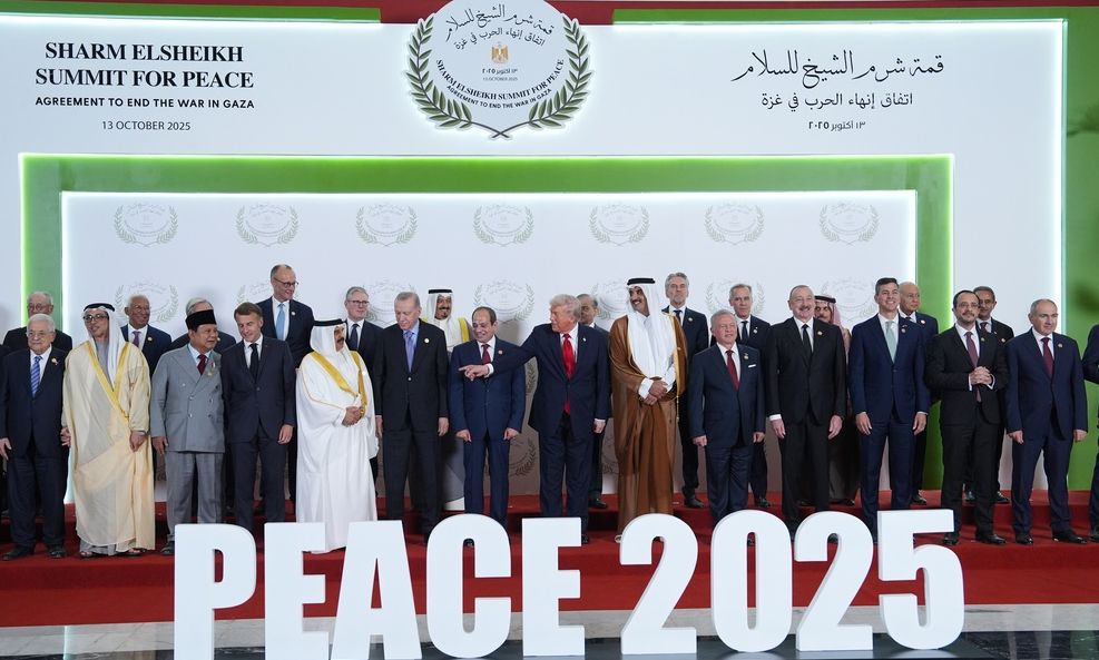 Politico: Οι 10+1 παράξενες στιγμές από τη σύνοδο κορυφής του Τραμπ στην Αίγυπτο