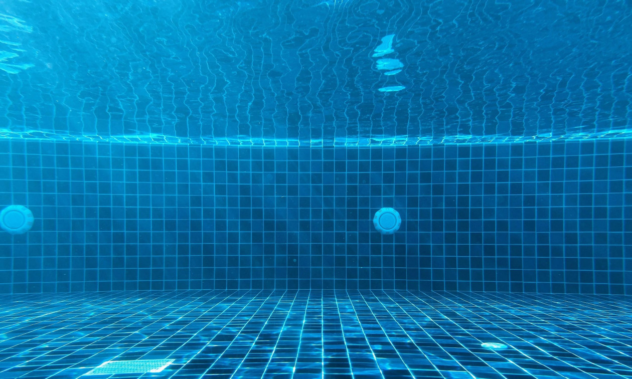 Ρόδος: Αγωνία για 3χρονο κοριτσάκι που νοσηλεύεται διασωληνωμένο – Βρέθηκε στον πάτο πισίνας