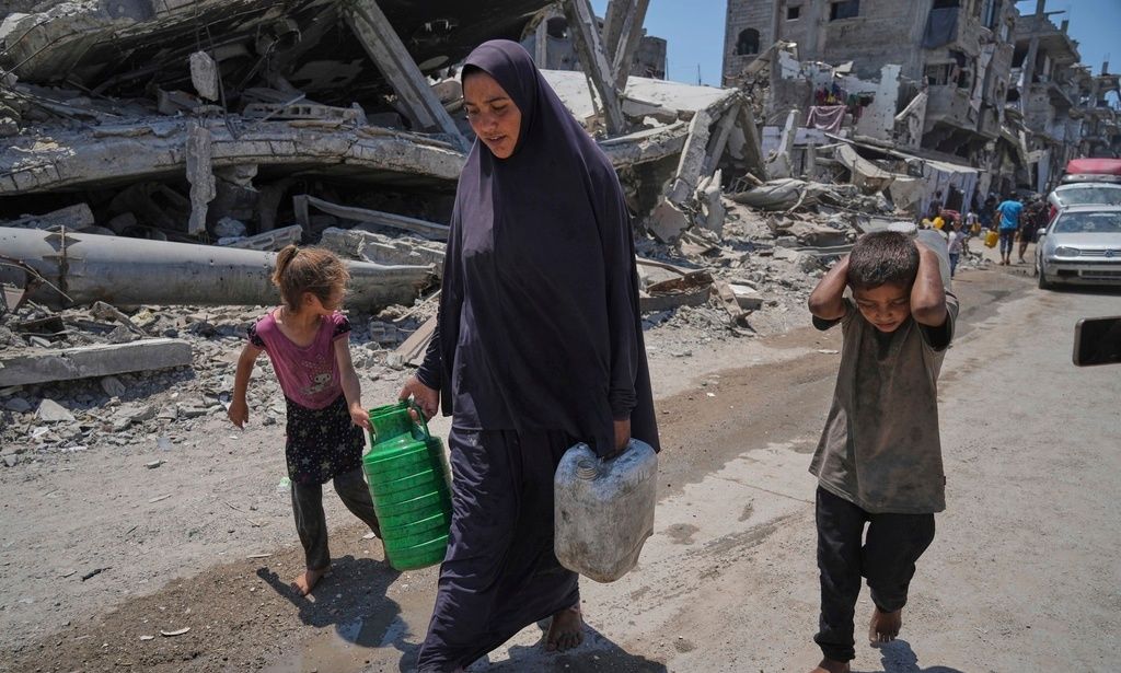 Παλαιστίνια μάνα: Έπρεπε να κάψω τα ρούχα των παιδιών μου για να τους μαγειρέψω