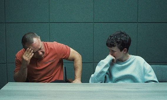 Adolescence: Το νέο παγκόσμιο εγχείρημα του Στίβεν Γκράχαμ – «Μπαμπάδες γράψτε στους γιους σας»