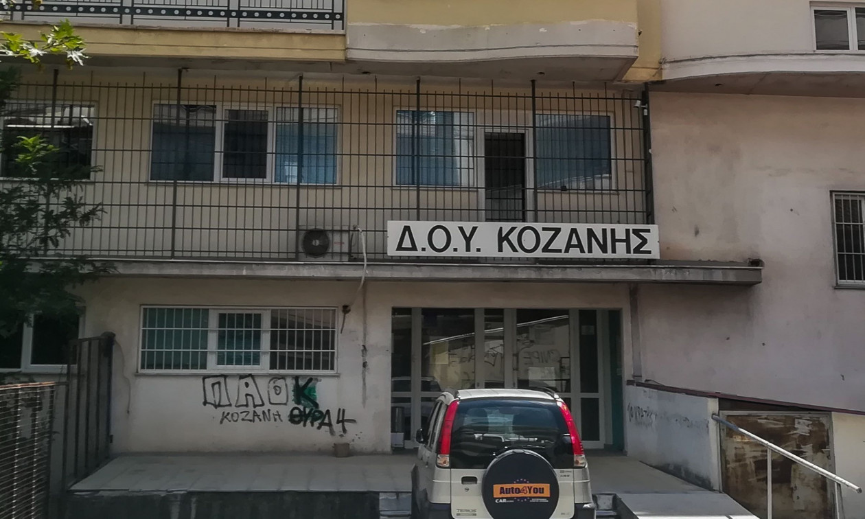 Κοζάνη: Ισόβια για τον δράστη της επίθεσης με τσεκούρι στην Εφορία το 2020 – Αμετανόητος στη δίκη