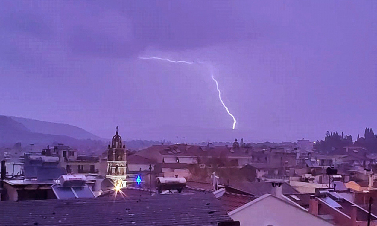 Καιρός αύριο: Βροχές και καταιγίδες στο Ιόνιο – Πυκνές νεφώσεις στην υπόλοιπη χώρα