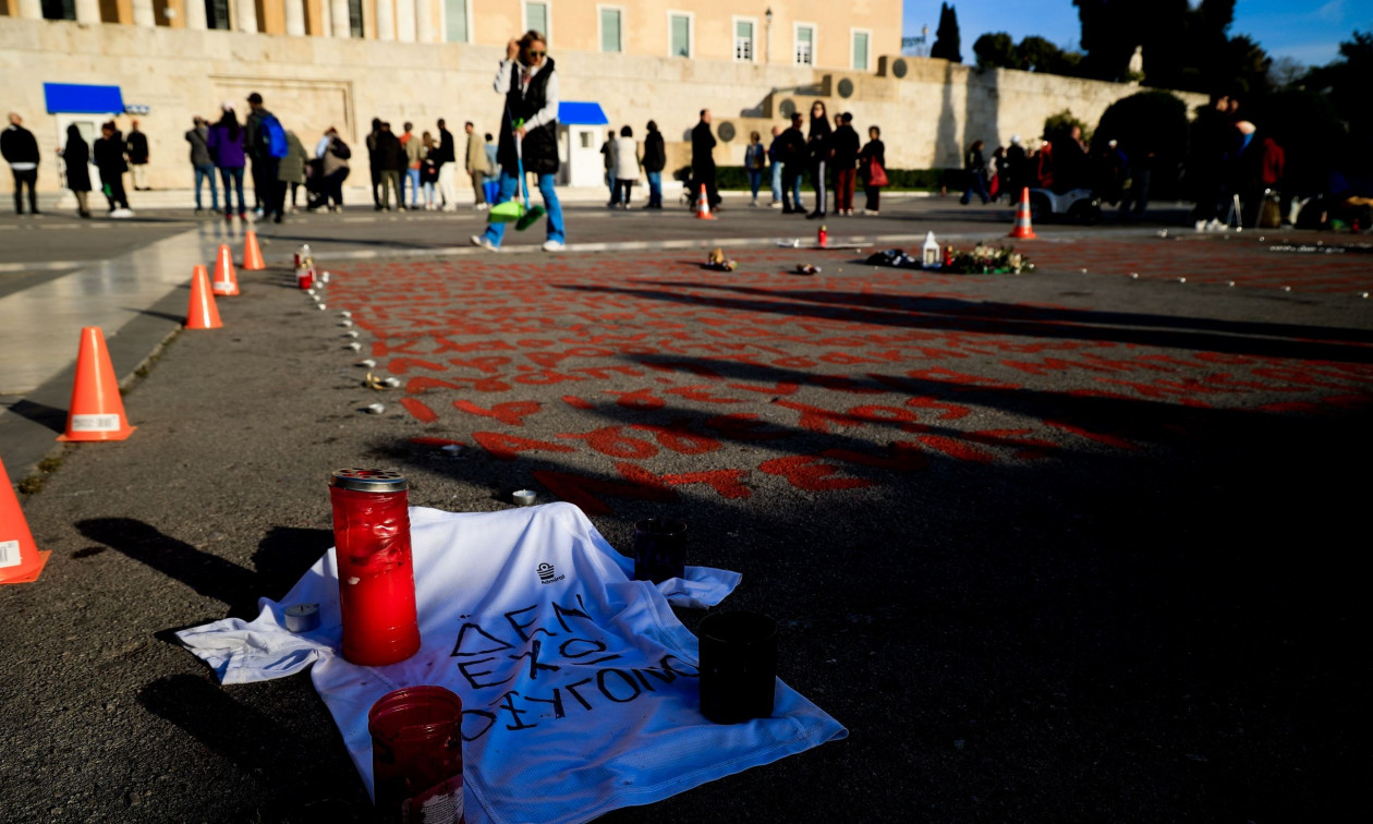 Κυβέρνηση για Άγνωστο Στρατιώτη: Δεν σβήνουμε τα ονόματα, αλλά τέλος στις διαμαρτυρίες στο μνημείο