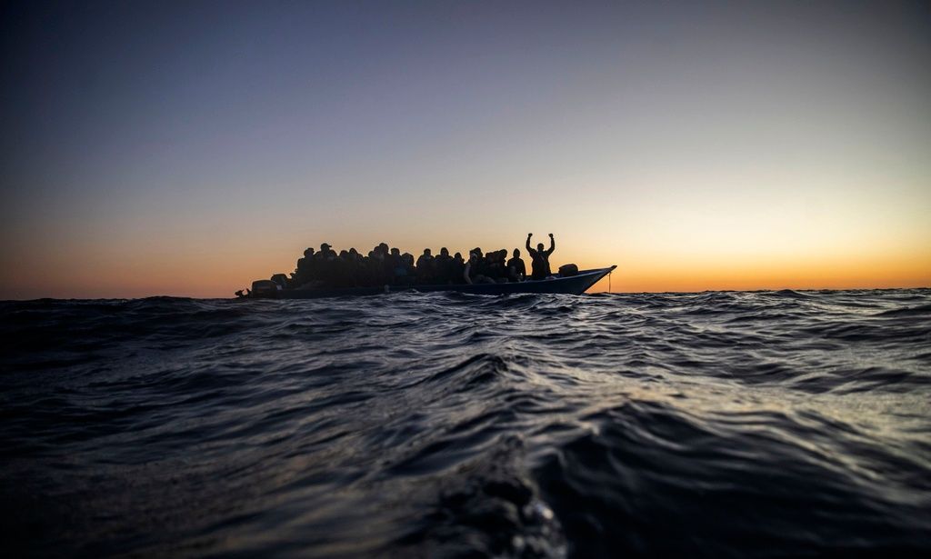 Νέα αποβίβαση μεταναστών στην Κρήτη: 33 άτομα έφτασαν με ξύλινη βάρκα στην Ιεράπετρα