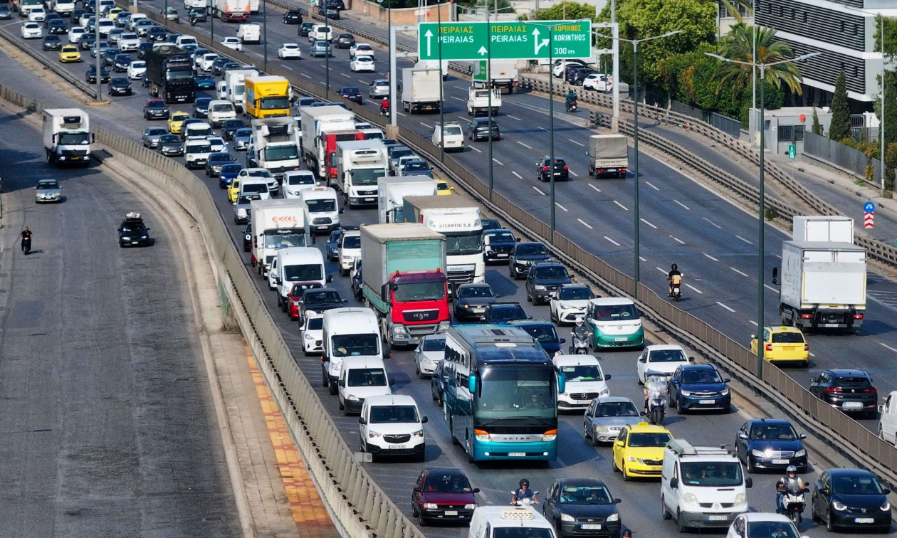 Κίνηση: Απέραντο «πάρκινγκ» η Αθήνα – Κυκλοφοριακό χάος σε Κηφισό και Αττική Οδό